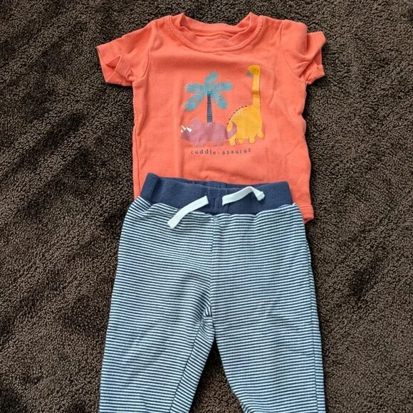 Carter's cuddle asaurus - Picture 2 of 10